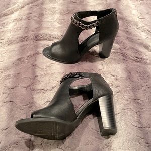 Black Simply Vera Wang shoes like new size 9 Med 4 inch heel